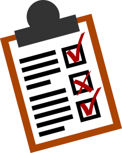 getekend klembord met checklist erop getekend